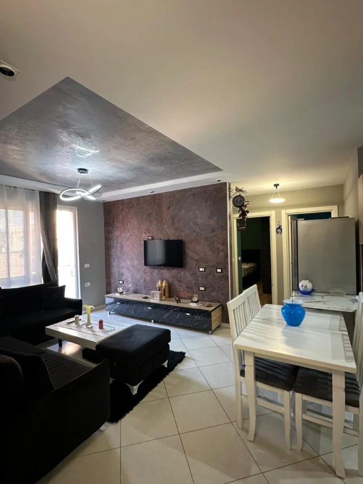 Tirane, jepet me qera apartament 3+1 , 100 m² 630 € (Kopshti Botanik)