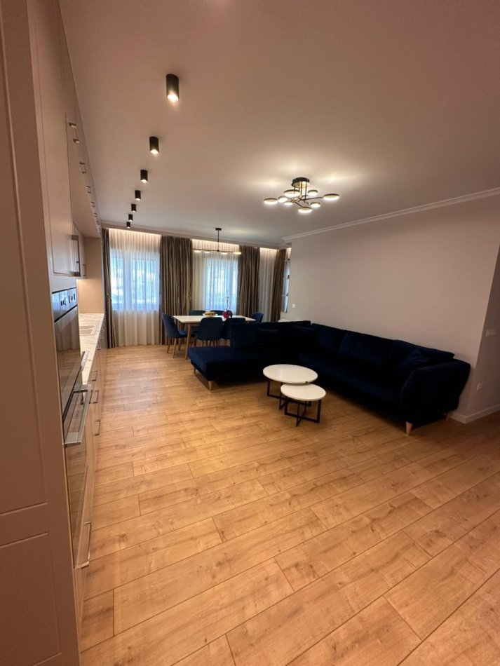 Tirane, shitet apartament 3+1 Kati 4, 130 m²