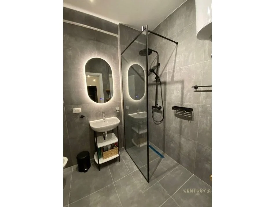 Tirane, shitet apartament 2+1 Kati 6, 97 m² 242.000 € (Farmacia 10)