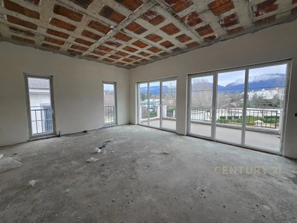 Tirane, shitet Vile 5+1+Ballkon Kati 2, 512 m² (teg)