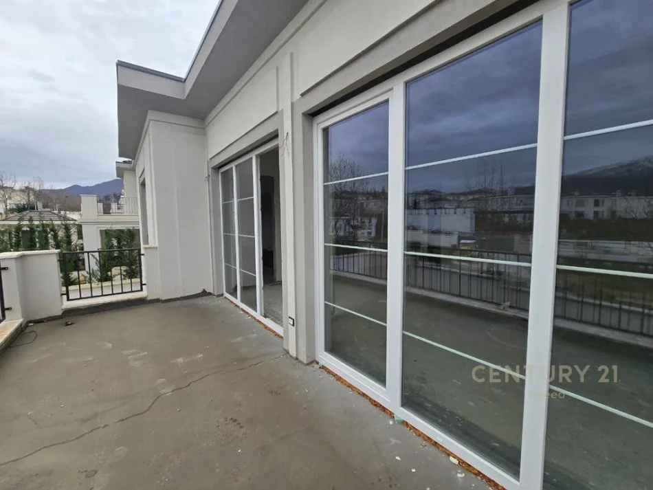 Tirane, shitet Vile 5+1+Ballkon Kati 2, 512 m² (teg)