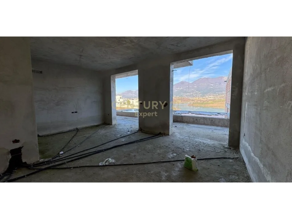 Tirane, shitet Vile 3+1 Kati 0, 311 m² 450.000 € 