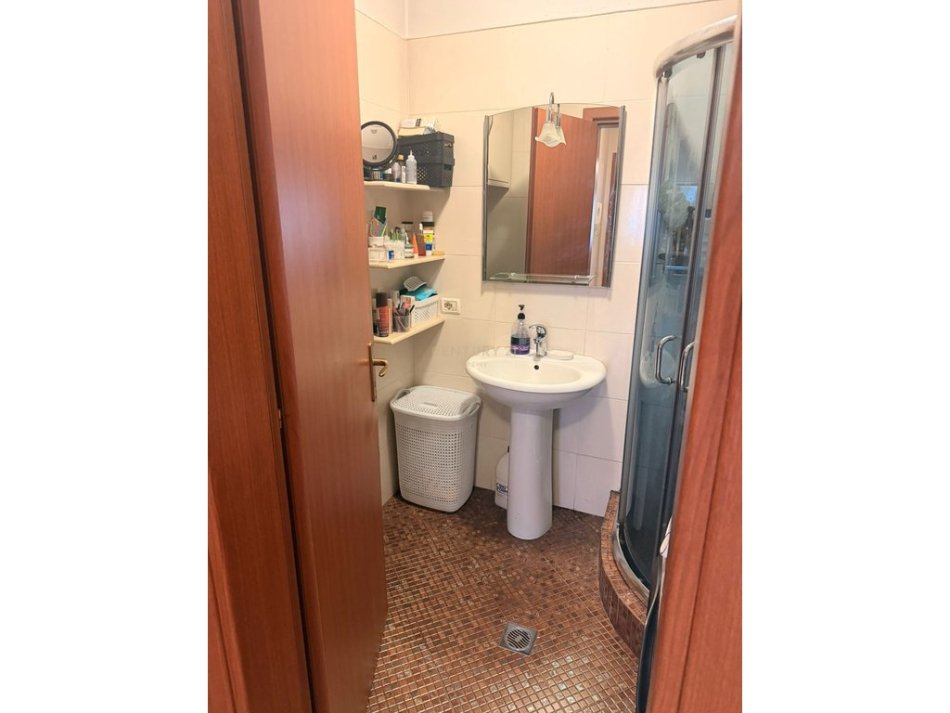 Tirane, shitet apartament 2+1 Kati 4, 88 m² 123.000 € (fresku)