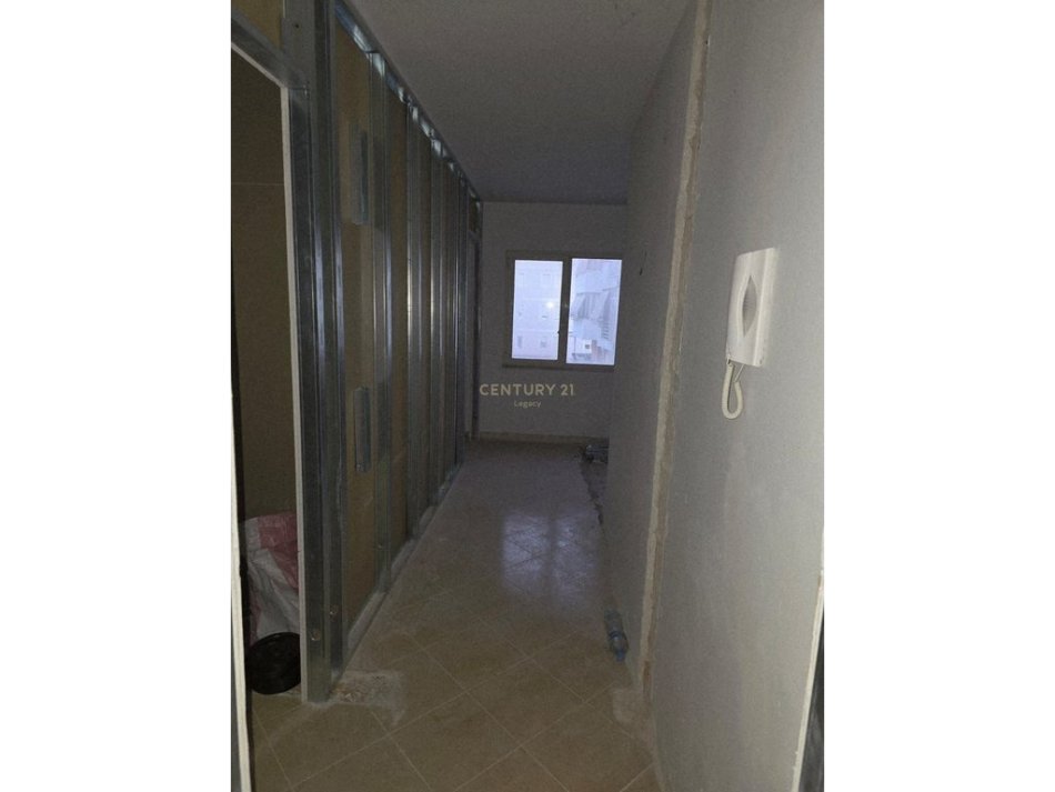 Tirane, shitet apartament 1+1 Kati 5, 69 m² 96.700 € (fresk)