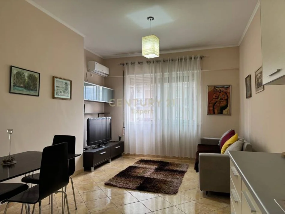 Tirane, jepet me qera apartament 1+1+Ballkon Kati 2, 60 m² 550 € (don bosco)