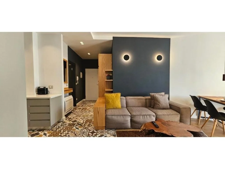 Tirane, shitet apartament 1+1 Kati 4, 280.000 € 