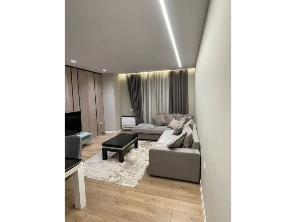 Tirane, jepet me qera apartament 1+1+Ballkon Kati 5, 74 m² 800 € (bulevardi zogu 1)