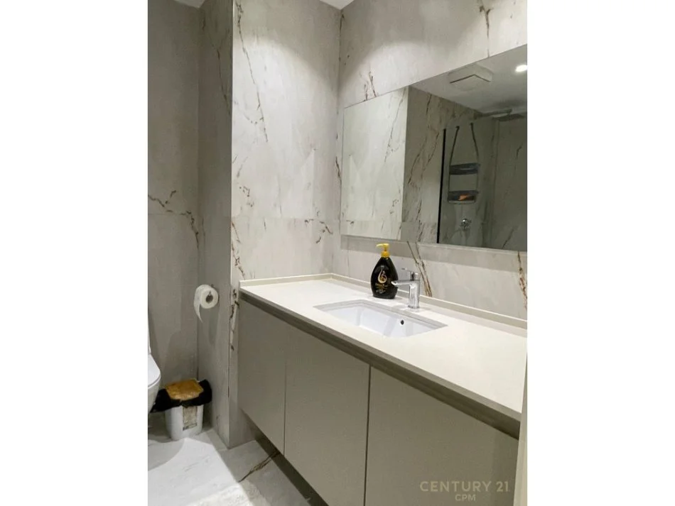 Tirane, jepet me qera apartament 1+1+Ballkon Kati 5, 74 m² 800 € (bulevardi zogu 1)