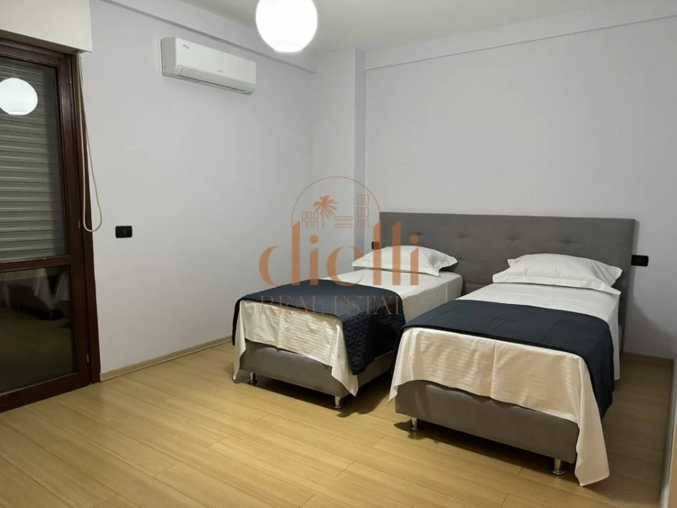 Tirane, jepet me qera apartament 2+1 Kati 3, 113 m² 900 € 