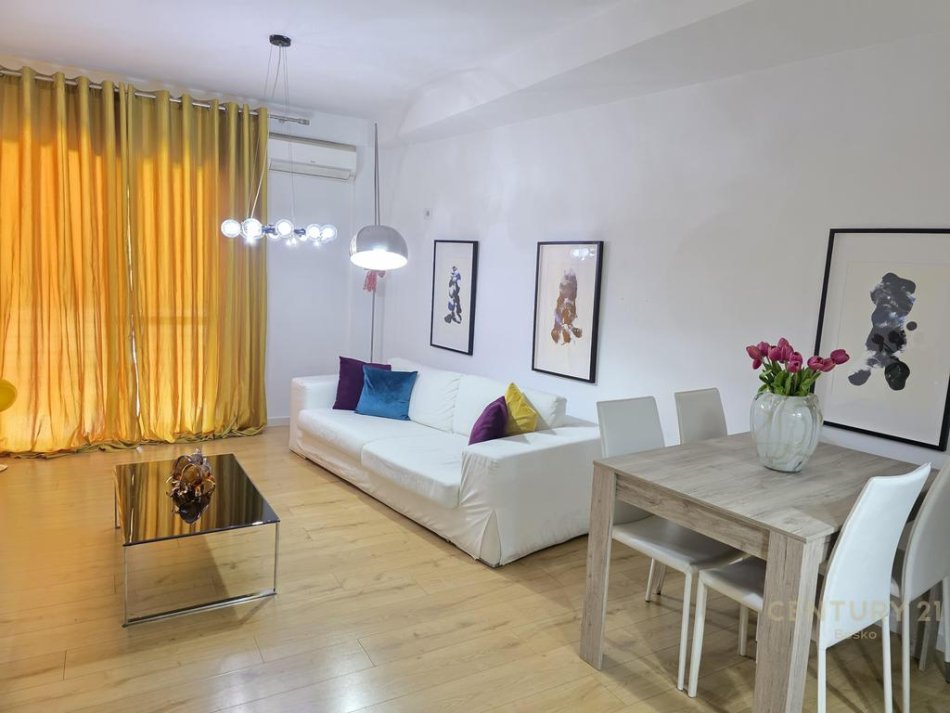 Tirane, jepet me qera apartament 2+1+Aneks+Ballkon Kati 4, 80 m² 800 € 