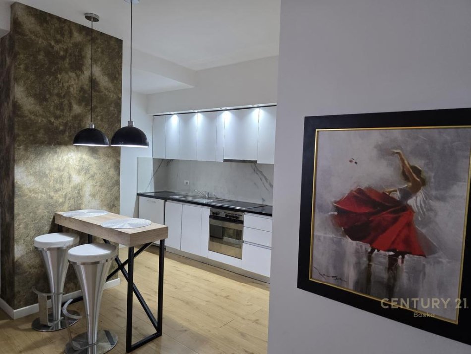 Tirane, jepet me qera apartament 2+1+Aneks+Ballkon Kati 4, 80 m² 800 € 