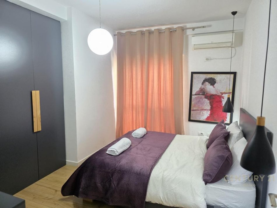 Tirane, jepet me qera apartament 2+1+Aneks+Ballkon Kati 4, 80 m² 800 € 