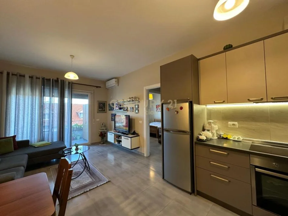 Tirane, shitet apartament 1+1+Ballkon Kati 4, 64 m² 168.000 € (komuna e parisit)