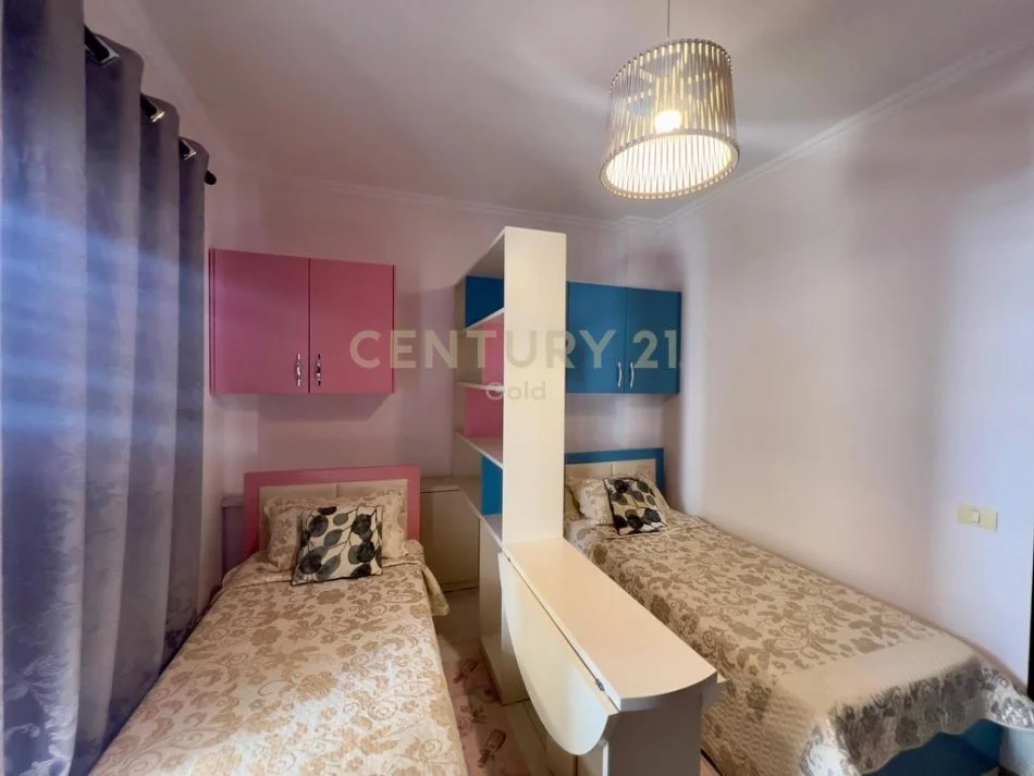 Tirane, jepet me qera apartament 2+1+Ballkon Kati 2, 103 m² 600 € (xhorxh uashington prane mbikalimit kristal center)