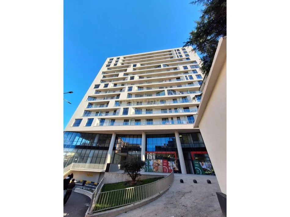 Tirane, jepet me qera ambjent biznesi Kati 1, 21 m² 850 € (mine peza)