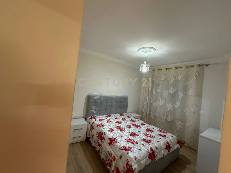 Tirane, jepet me qera apartament 1+1+Ballkon Kati 5, 70 m² 600 € (liqeni i thate)