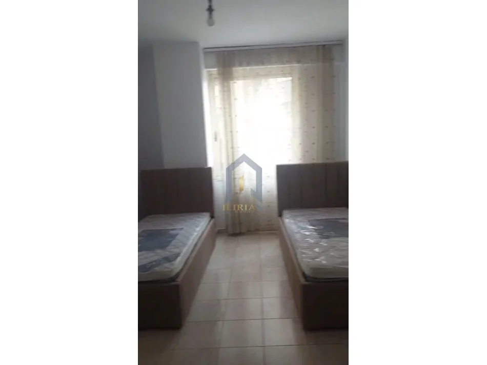Tirane, jap me qera apartament 2+1+Ballkon Kati 3, 120 m² 600 € (Apartament 2+1 me qira tek Selvia)