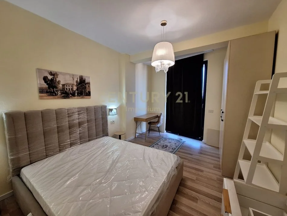 Tirane, jepet me qera apartament 2+1+Ballkon Kati 6, 94 m² 1.500 € (mine peza)