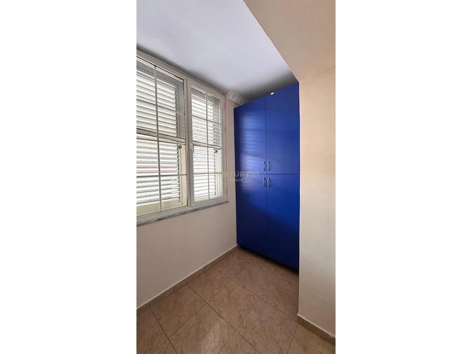 Tirane, jepet me qera apartament 2+1+Ballkon Kati 1, 86 m² 650 € (rruga fortuzi)