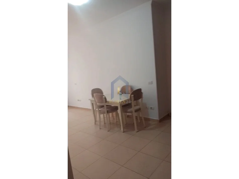Tirane, jap me qera apartament 2+1+Ballkon Kati 3, 120 m² 600 € (Apartament 2+1 me qira tek Selvia)