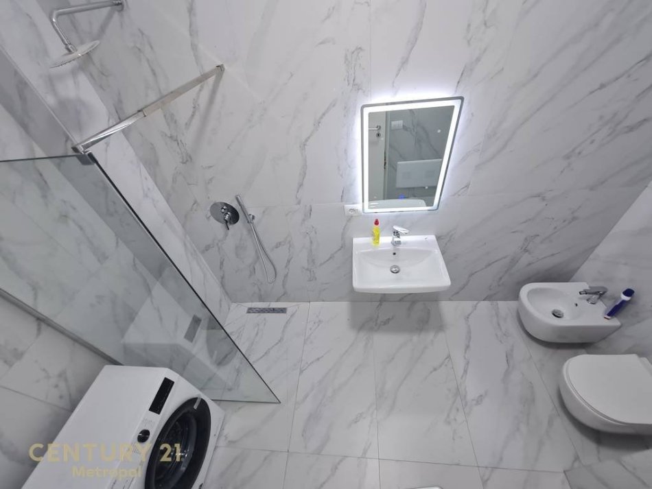 Tirane, shitet apartament 1+1+Aneks+Ballkon Kati 4, 60 m² 110.000 €