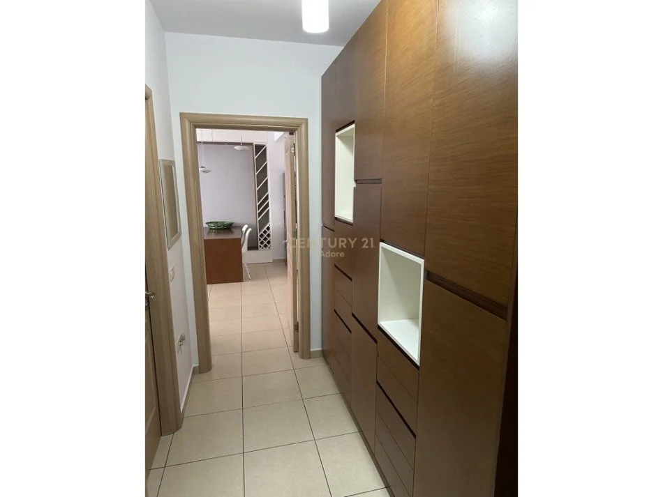 Tirane, jepet me qera apartament 1+1+Ballkon Kati 4, 70 m² 730 € (5 maji)