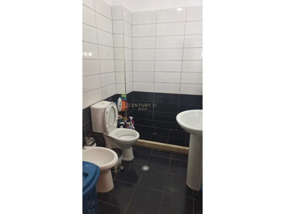 Tirane, shitet apartament 1+1+Ballkon Kati 2, 72 m² 115.000 € (boulevard kashar, bar santana)