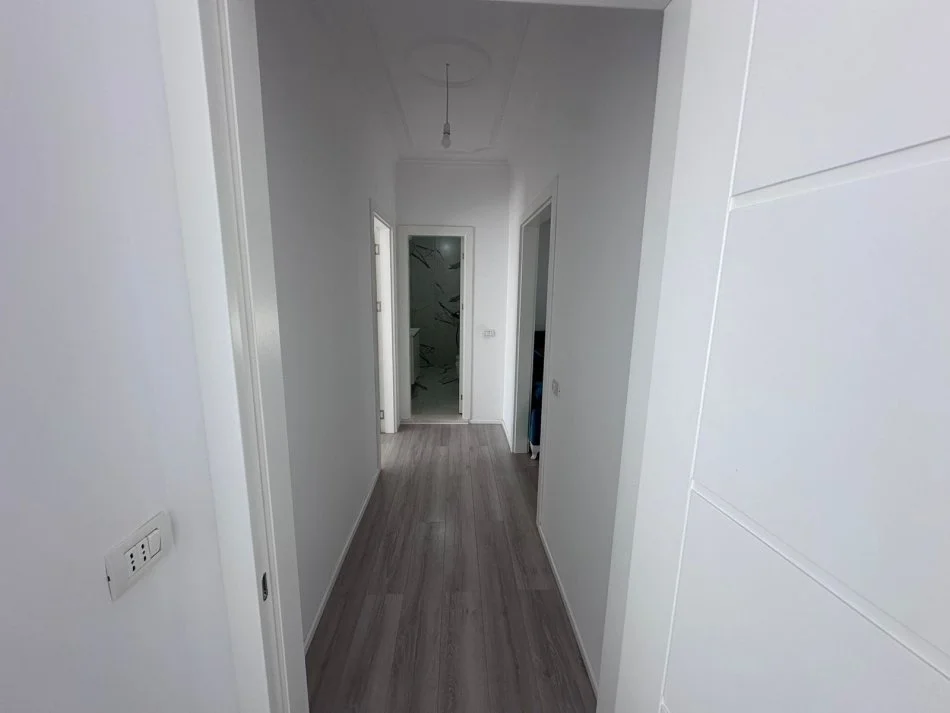 Tirane, shitet apartament 2+1 Kati 3, 114 m² 300.000 € (Rruga studenti)
