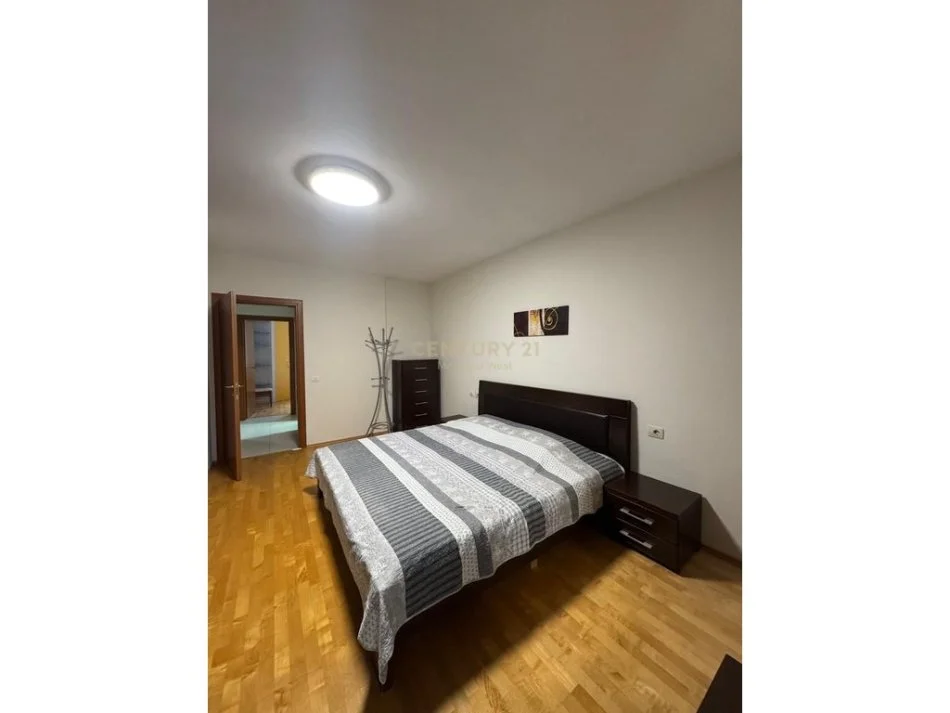 Tirane, jepet me qera apartament 2+1+Ballkon Kati 6, 114 m² 800 € (Atsh prane Pazarit te Ri)