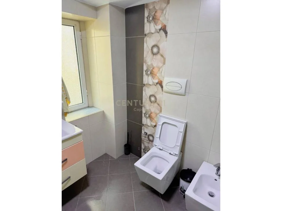 Tirane, jepet me qera apartament 2+1+Ballkon Kati 2, 76 m² 900 € (bulevardi zogu I)