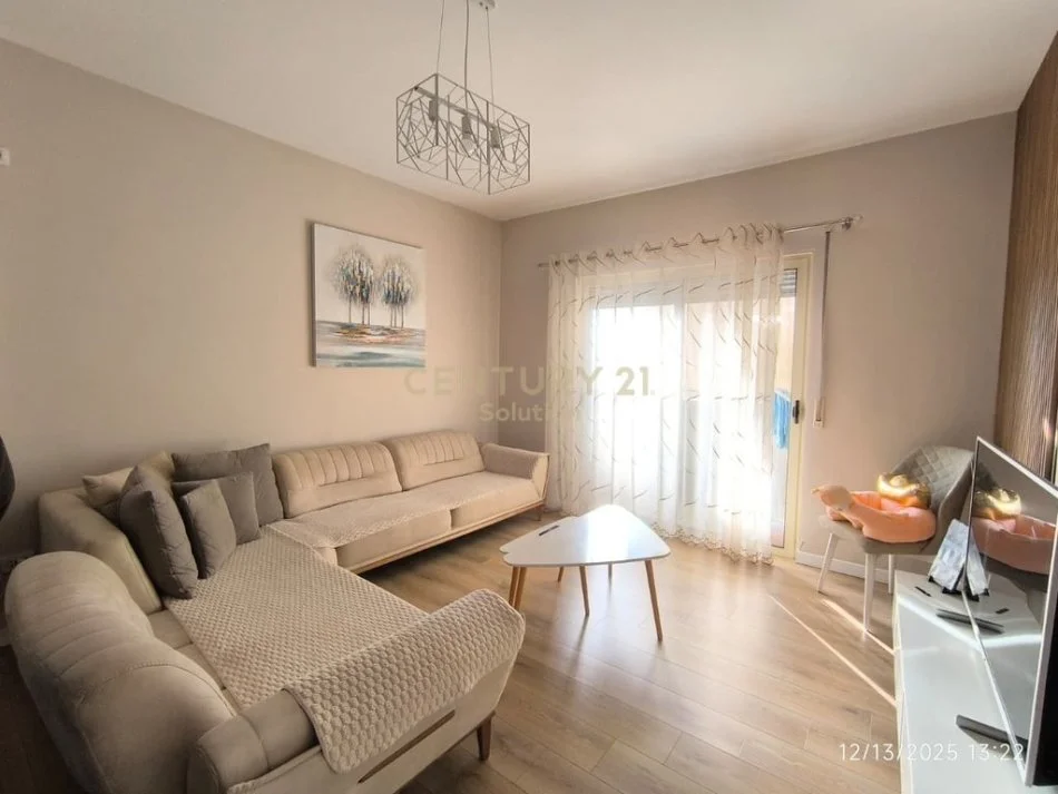 Tirane, jepet me qera apartament 2+1+Ballkon Kati 9, 90 m² 450 € (MISTO MAME)