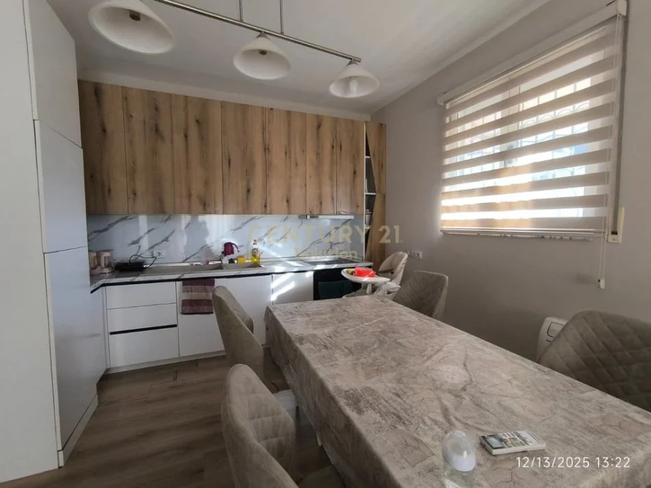 Tirane, jepet me qera apartament 2+1+Ballkon Kati 9, 90 m² 450 € (MISTO MAME)