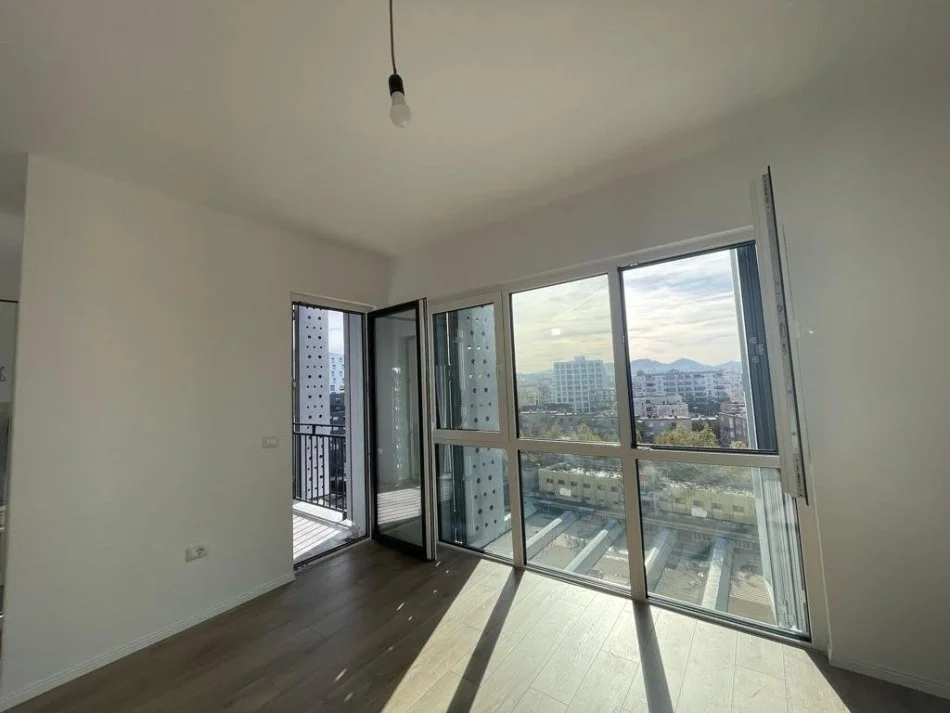 Tirane, shitet apartament 1+1+Ballkon Kati 8, 82 m² 180.000 € (5 maji)