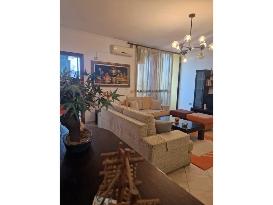 Tirane, shitet apartament 3+1 Kati 3, 127 m² 260.000 € 