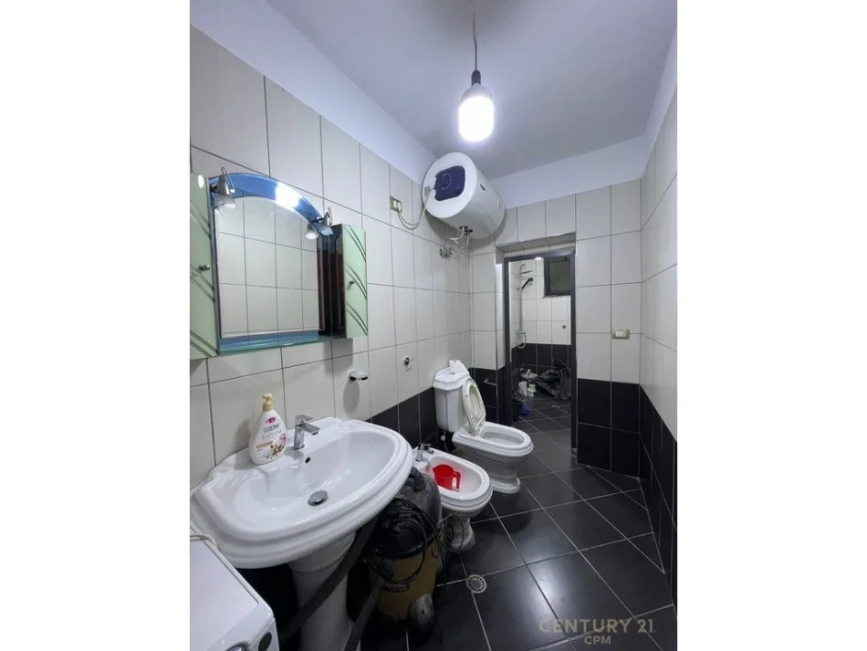 Tirane, jepet me qera apartament 2+1+Ballkon , 109 m² 109 € (don bosco)