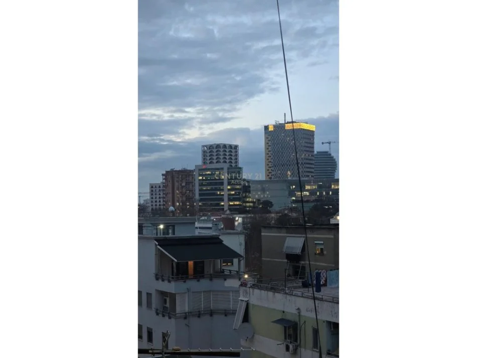 Tirane, jepet me qera apartament 1+1 Kati 5, 90 m² 700 € 