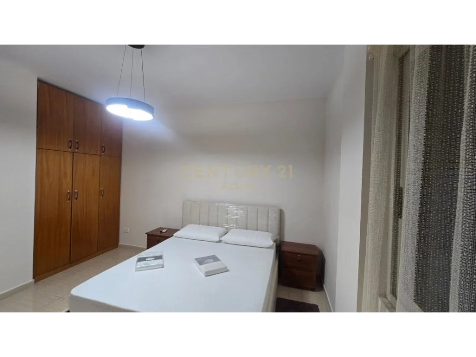 Tirane, jepet me qera apartament 1+1 Kati 5, 90 m² 700 € 