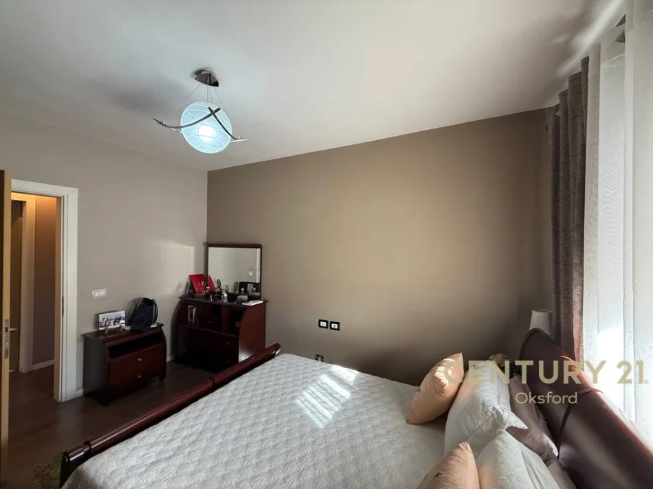 Tirane, shitet apartament 2+1+Ballkon Kati 9, 80 m² 165.000 € (oish fusha aviacionit)