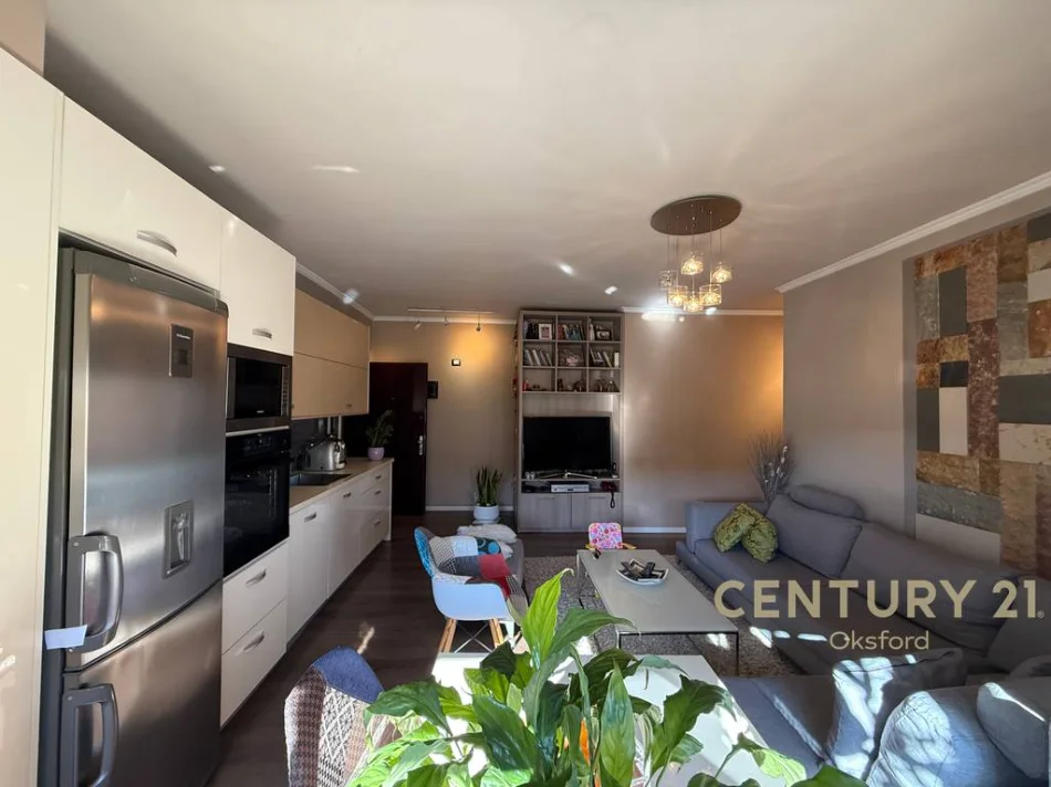 Tirane, shitet apartament 2+1+Ballkon Kati 9, 80 m² 165.000 € (oish fusha aviacionit)