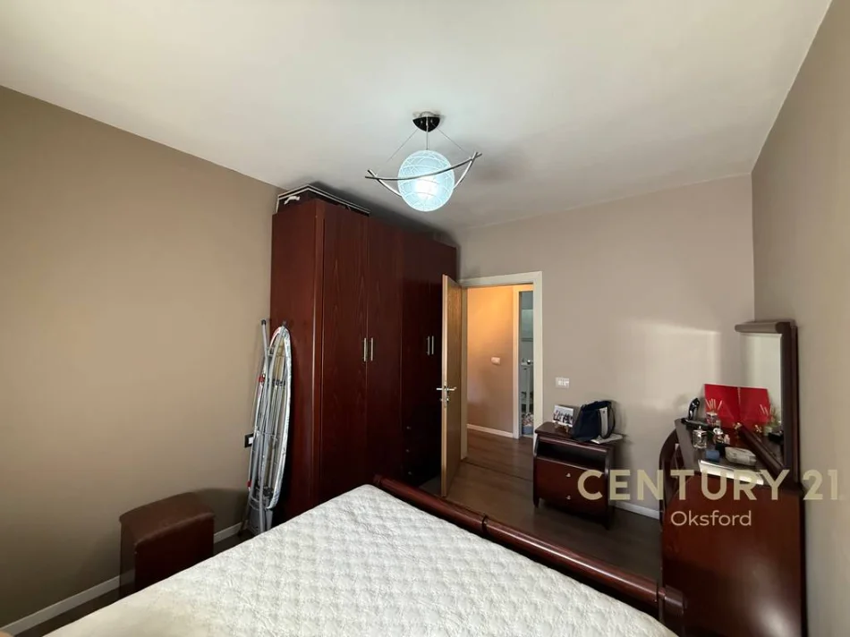 Tirane, shitet apartament 2+1+Ballkon Kati 9, 80 m² 165.000 € (oish fusha aviacionit)