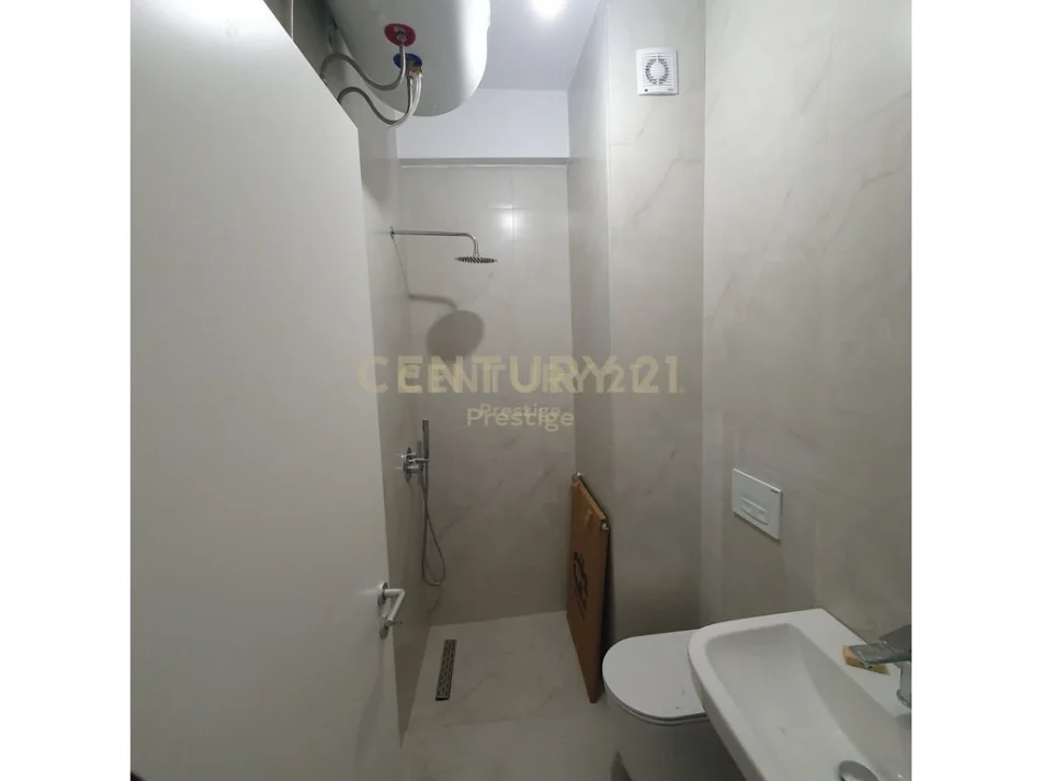 Tirane, jepet me qera apartament 1+1 Kati 2, 50 m² 450 € ("MANGALEM 21", ALI DEM)