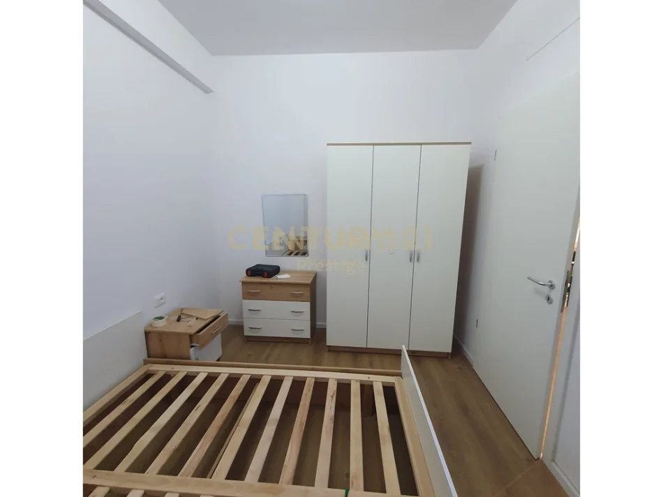 Tirane, jepet me qera apartament 1+1 Kati 2, 50 m² 450 € ("MANGALEM 21", ALI DEM)