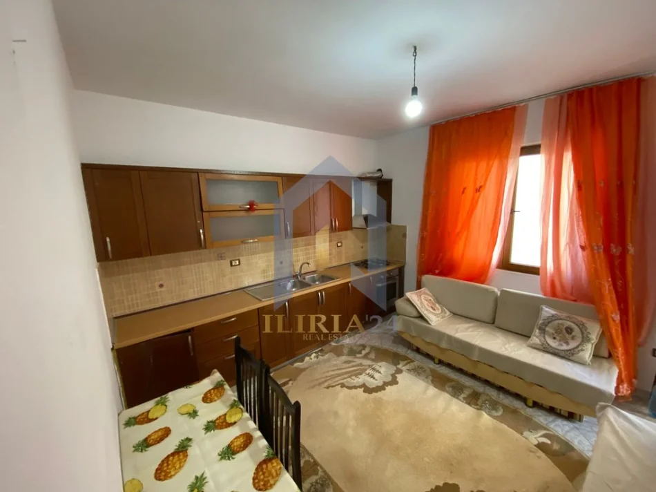 Tirane, jap me qera apartament 1+1+Ballkon Kati 1, 60 m² 400 € (Apartament 1+1 me qIra Porcelan)