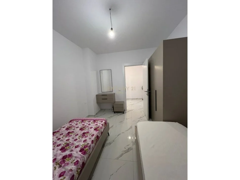 Tirane, jepet me qera apartament 2+1+Ballkon Kati 2, 105 m² 700 € (bulevardi i ri)