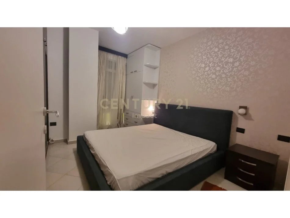 Tirane, jepet me qera apartament 1+1+Ballkon Kati 5, 92 m² 500 € (astir vila L)