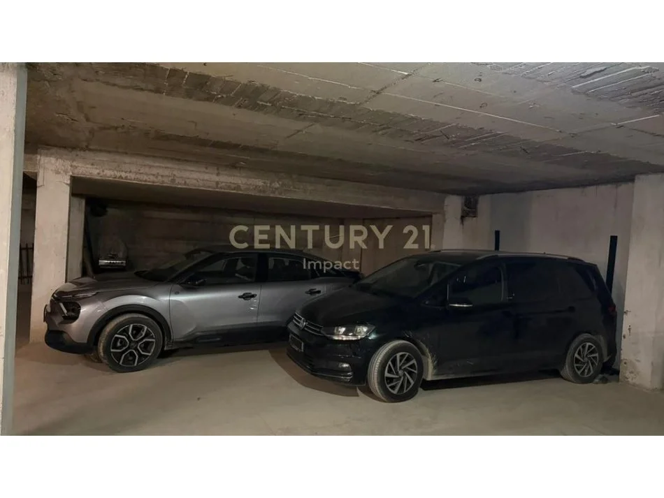 Tirane, jepet me qera apartament 1+1+Ballkon Kati 5, 92 m² 500 € (astir vila L)