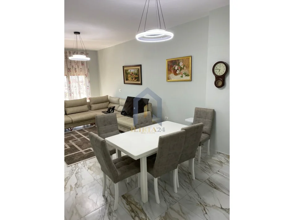 Tirane, jap me qera apartament 2+1+Ballkon Kati 5, 90 m² 600 € (Apartament 2+1 me qira në Oxhak)