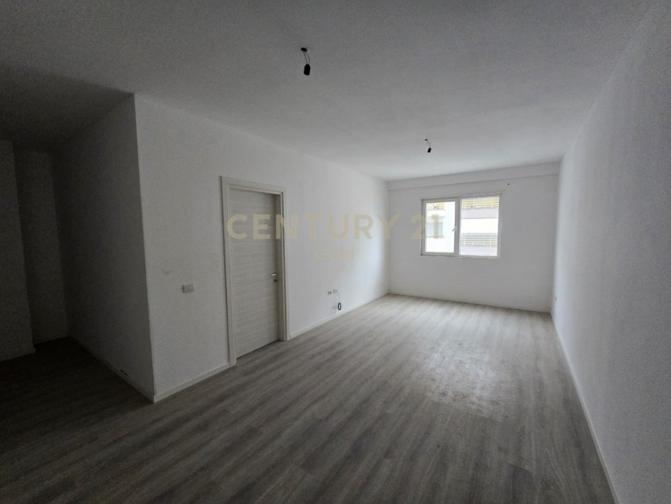 Tirane, shitet apartament 1+1+Ballkon Kati 5, 71 m² 125.000 € 