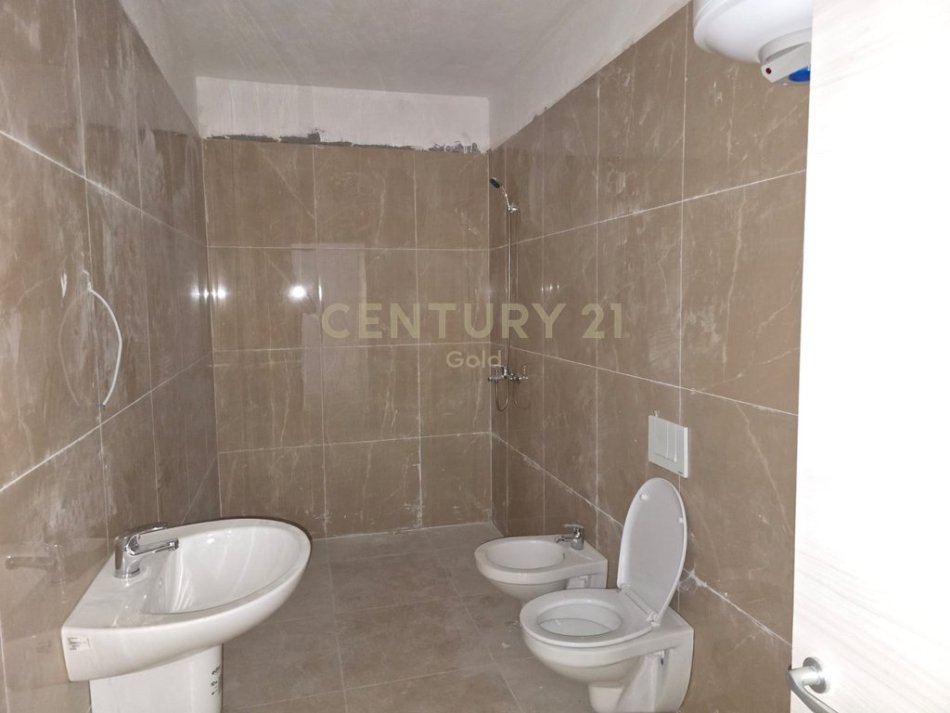 Tirane, shitet apartament 1+1+Ballkon Kati 5, 71 m² 125.000 € 