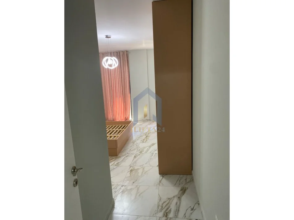 Tirane, jap me qera apartament 2+1+Ballkon Kati 5, 90 m² 600 € (Apartament 2+1 me qira në Oxhak)